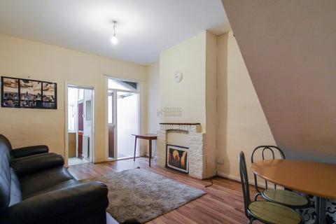 3 bedroom terraced house to rent, Hubert Road, Birmingham B29