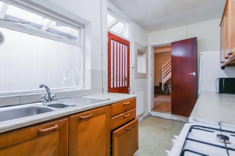 3 bedroom terraced house to rent, Hubert Road, Birmingham B29