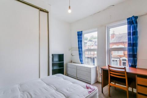 3 bedroom terraced house to rent, Hubert Road, Birmingham B29