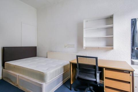 3 bedroom terraced house to rent, Hubert Road, Birmingham B29