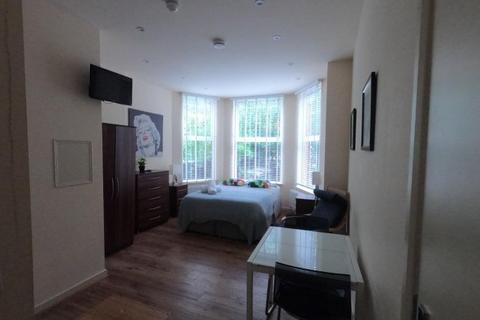 Studio to rent, Anson Road