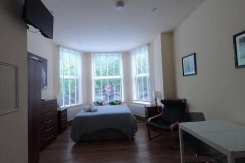 Studio to rent, Anson Road