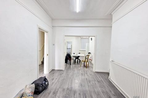 3 bedroom semi-detached house for sale, Salford M7