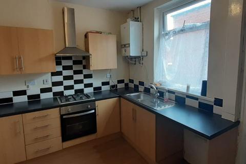 2 bedroom terraced house to rent, Rochdale, Manchester OL12