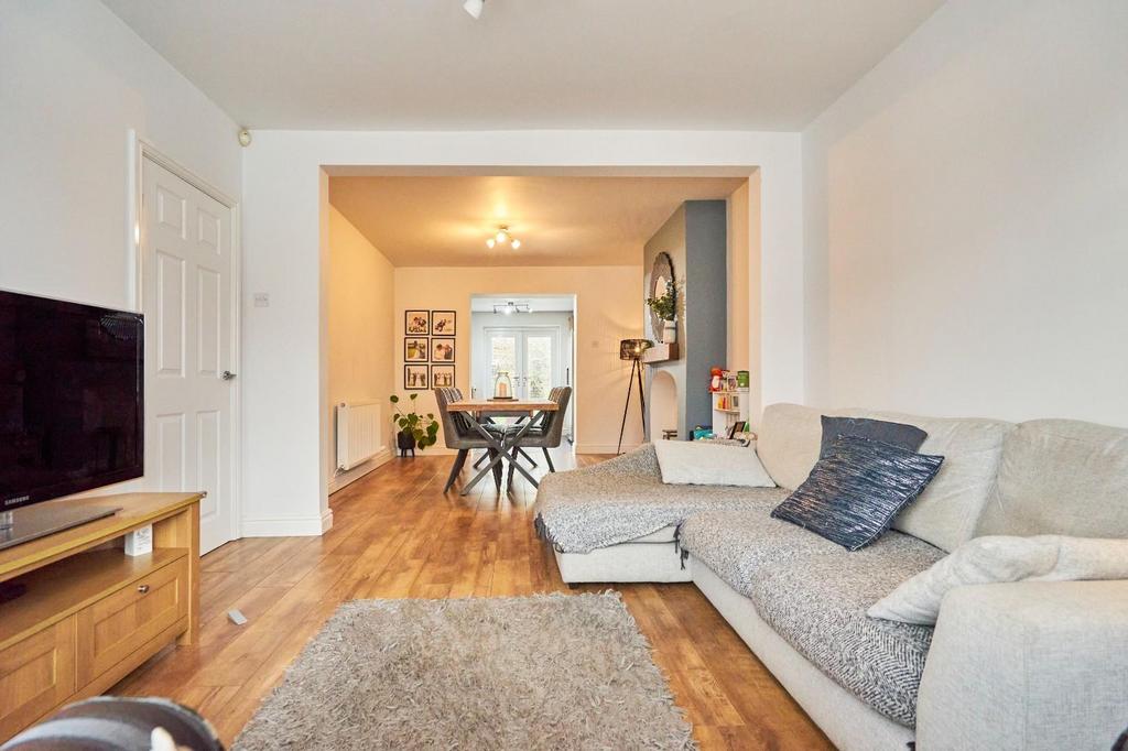 Living Room-007.jpg