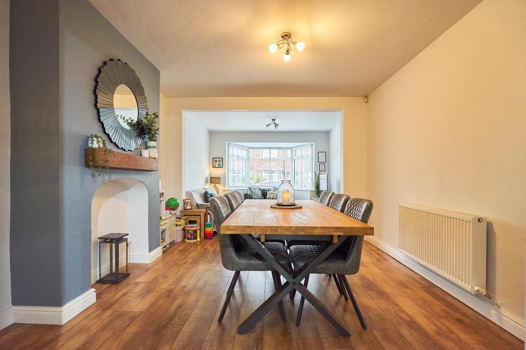 Living Room-001.jpg