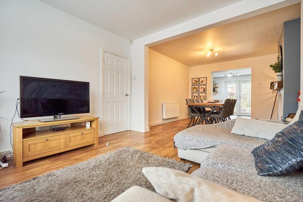 Living Room-006.jpg