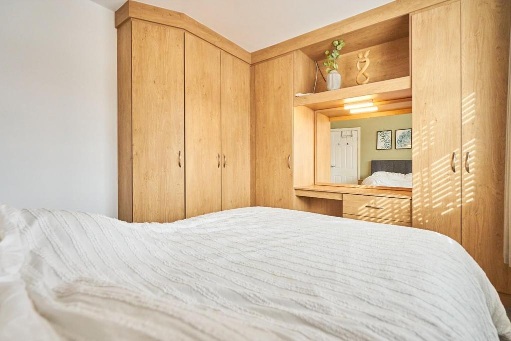 Bedroom2-007.jpg
