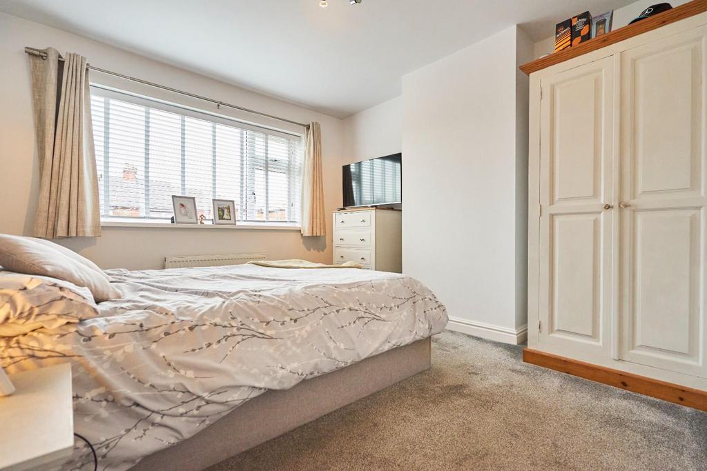 Bedroom1-002.jpg
