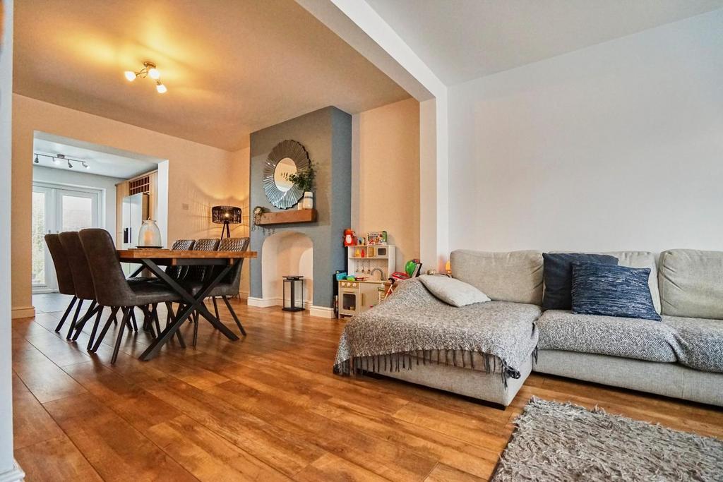 Living Room-012.jpg