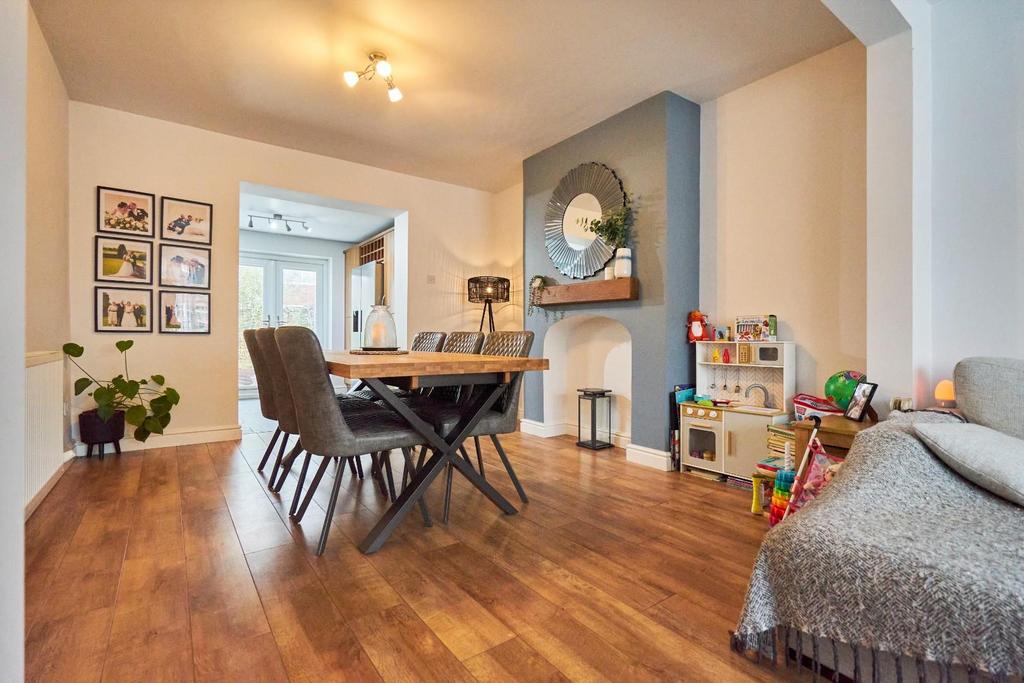 Living Room-010.jpg