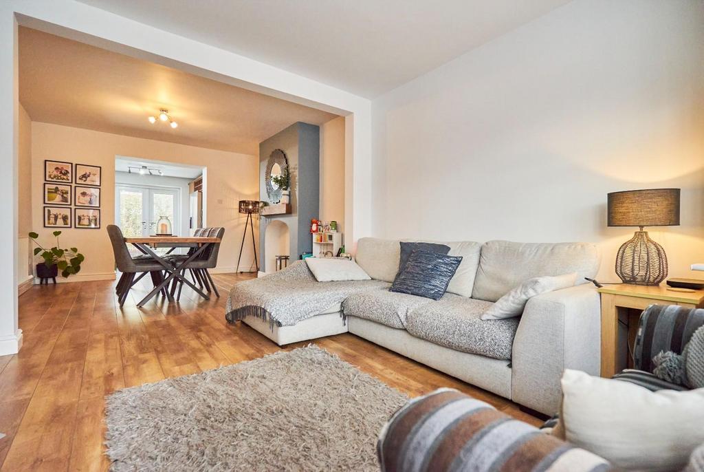 Living Room-008.jpg