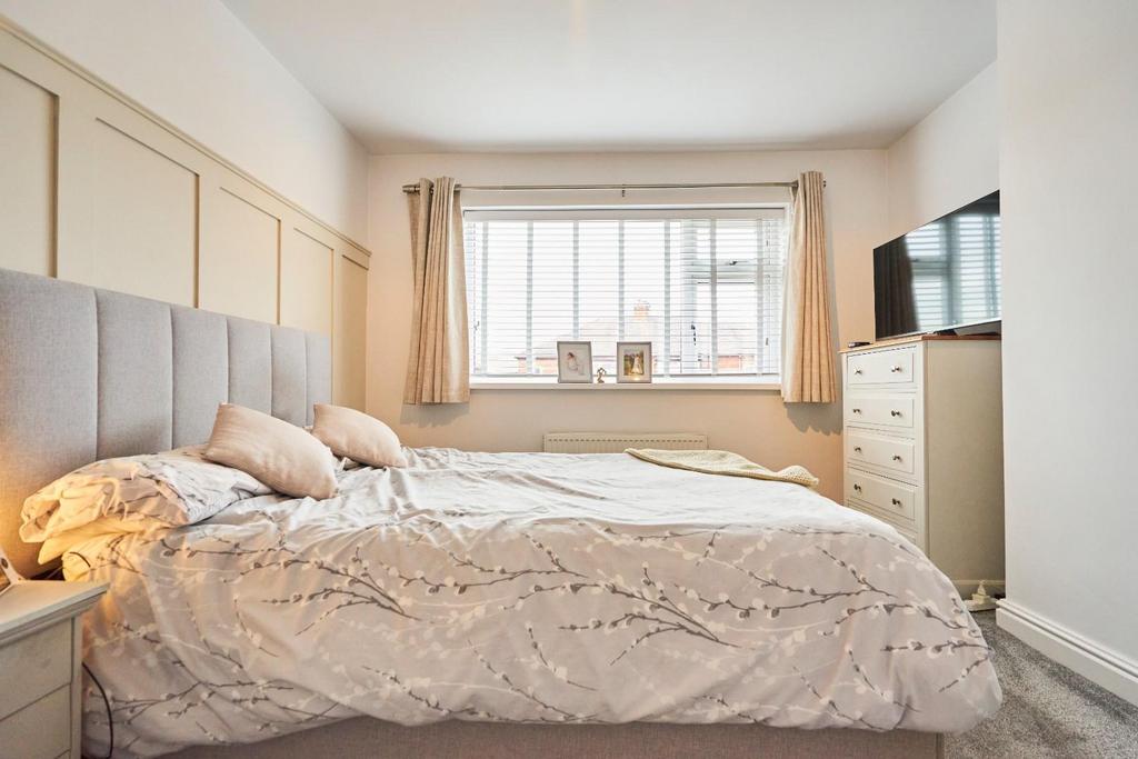 Bedroom1-003.jpg