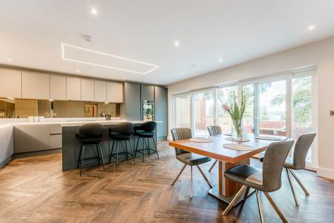 3 bedroom detached house for sale, The Lodge Drive, Drayton