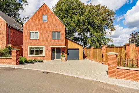 3 bedroom detached house for sale, The Lodge Drive, Drayton