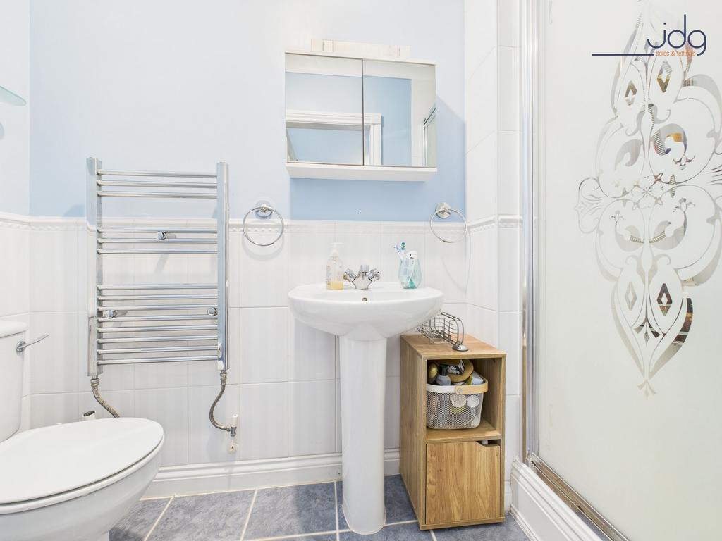 En-suite Shower