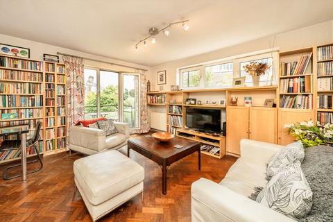 3 bedroom flat for sale, Dartmouth Park Hill, London NW5