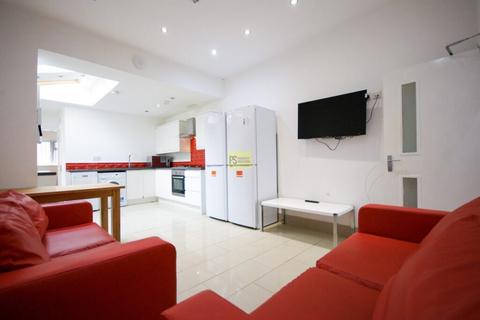6 bedroom terraced house to rent, Dawlish Road, Birmingham B29
