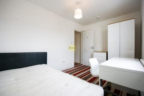 6 bedroom terraced house to rent, Dawlish Road, Birmingham B29