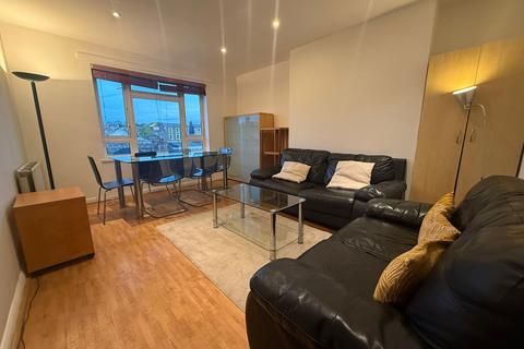 3 bedroom flat to rent, Southwell Road, London SE5