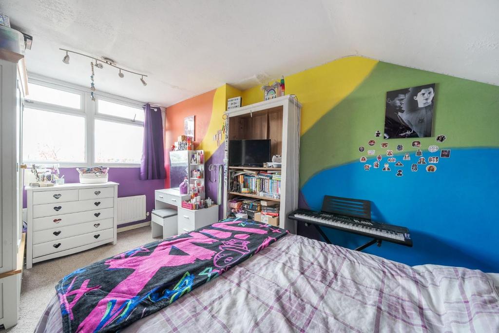 Bedroom 2 (2).jpg