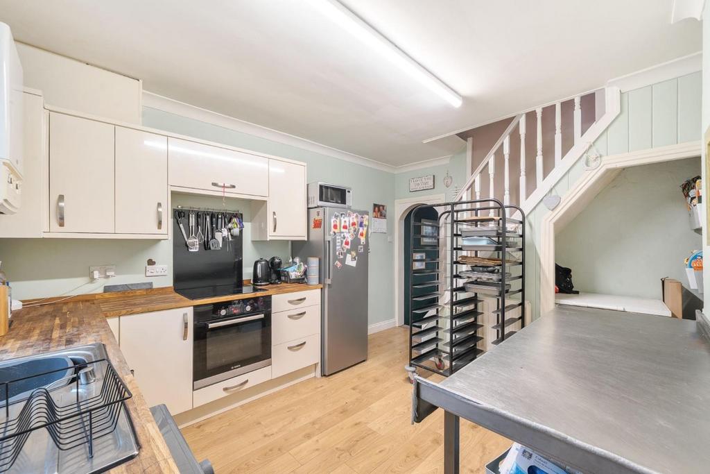 Kitchen 1.jpg