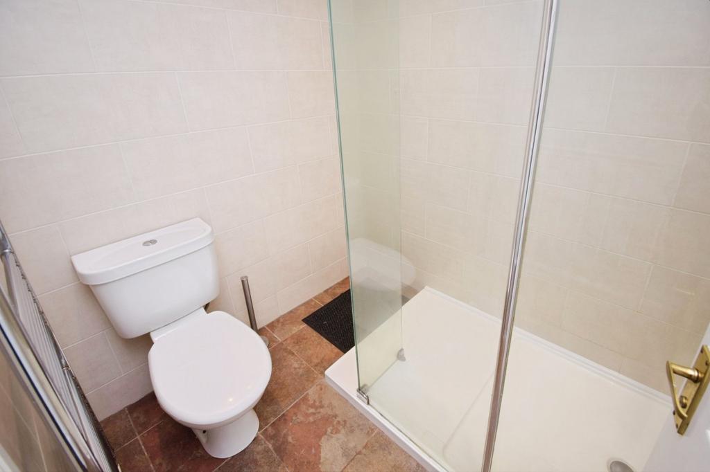F F Shower Room