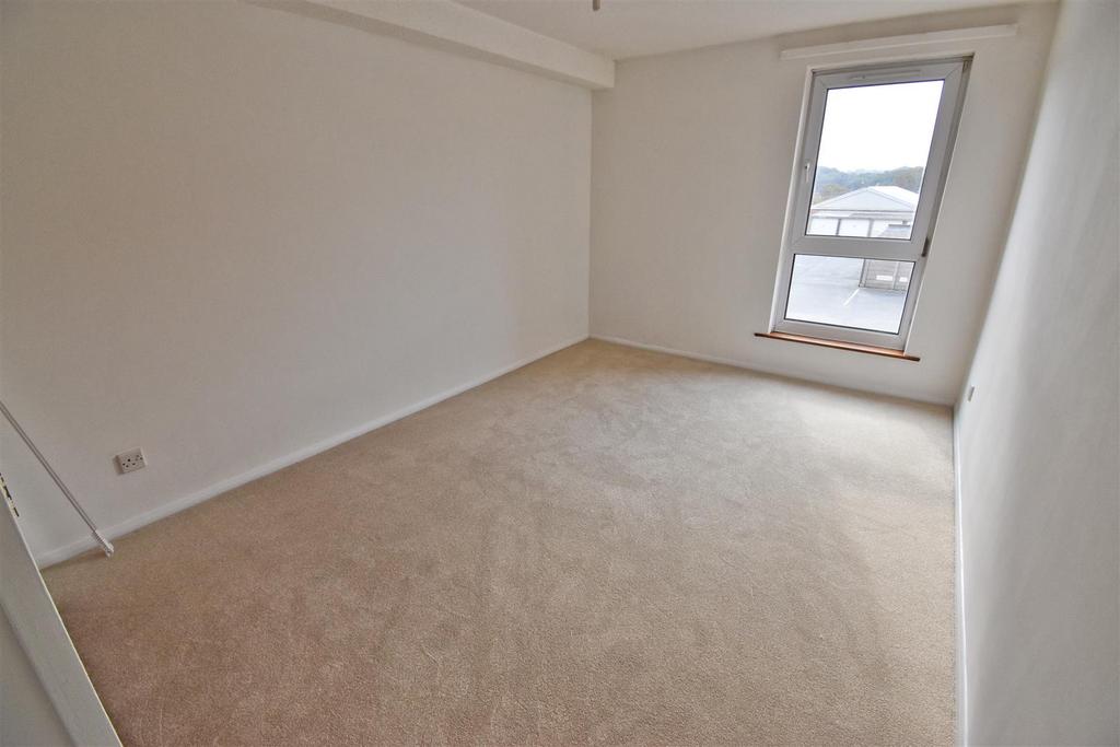 Bedroom 1.jpg