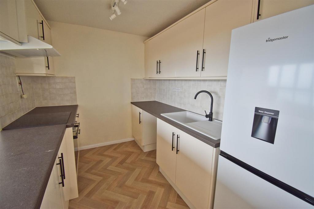 Kitchen 1.jpg