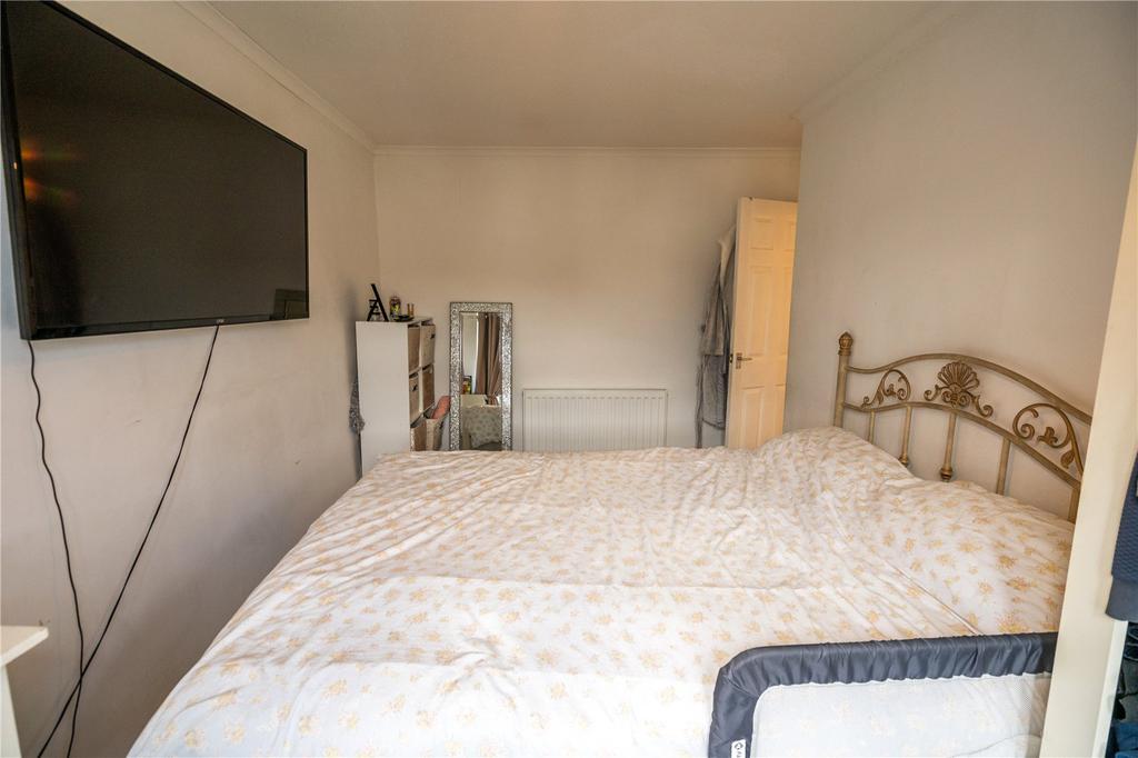 Bedroom 1 (2)