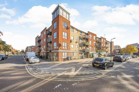 2 bedroom flat to rent, Hirst Crescent, North Wembley, Wembley, HA9