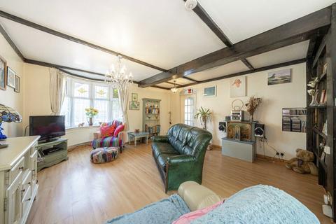 undefined, Saxon Avenue, Feltham TW13