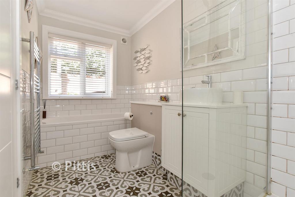 En-Suite Bathroom