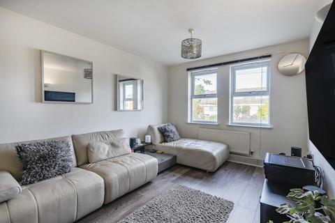 1 bedroom flat for sale, Warminster Road, London