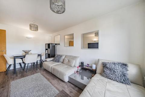 1 bedroom flat for sale, Warminster Road, London