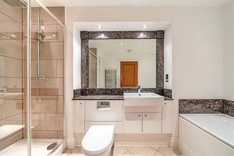 3 bedroom flat to rent, The Boulevard, London SW6