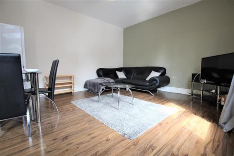 3 bedroom terraced house to rent, Kelsall Place, Hyde Park , Leeds, LS6 1RA