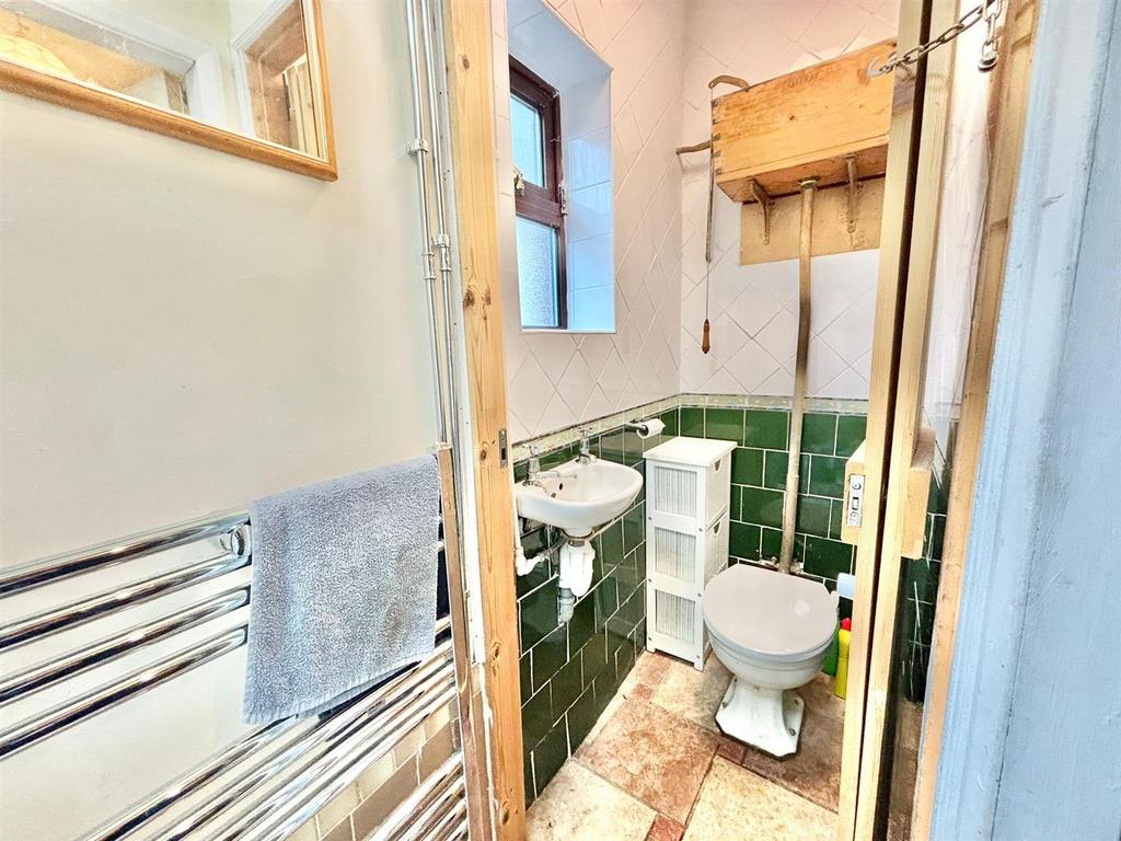 Cloakroom (WC)