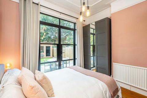 2 bedroom flat for sale, Mount Ephraim Lane, London SW16