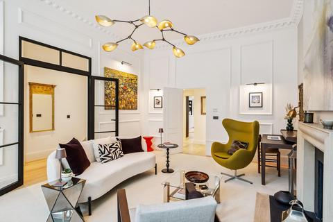 3 bedroom flat for sale, Evelyn Gardens, London, SW7