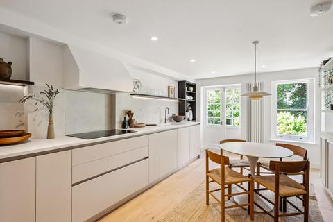 3 bedroom flat for sale, Evelyn Gardens, London, SW7