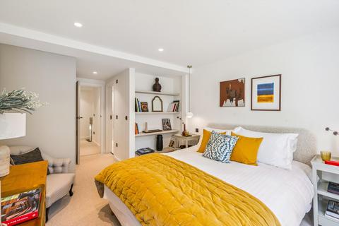 3 bedroom flat for sale, Evelyn Gardens, London, SW7