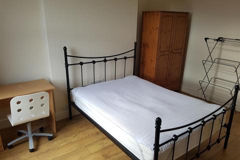 undefined, *£110pppw excluding bills* 6 Bed on Burford Road NG7 6BB