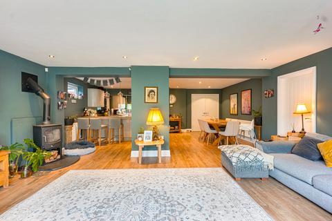5 bedroom detached house for sale, Southchurch Boulevard, Southend-on-sea, SS2