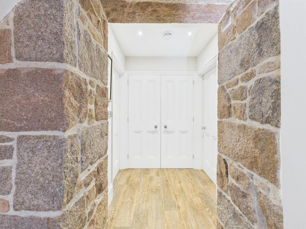 CAM04392 G0-PR0146-STILL013.jpg