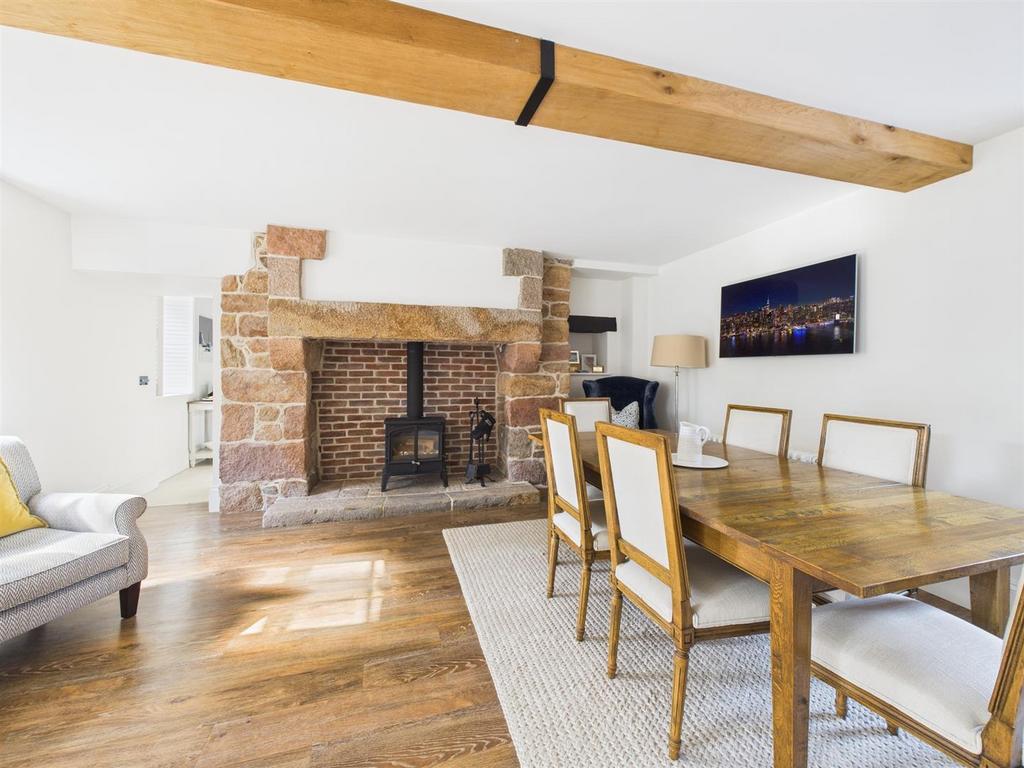 CAM04392 G0-PR0146-STILL017.jpg