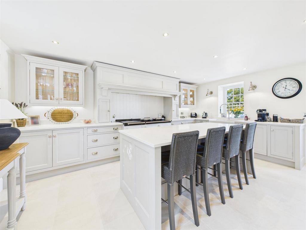 CAM04392 G0-PR0146-STILL019.jpg