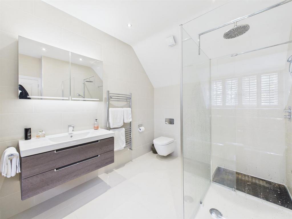 CAM04392 G0-PR0146-STILL032.jpg