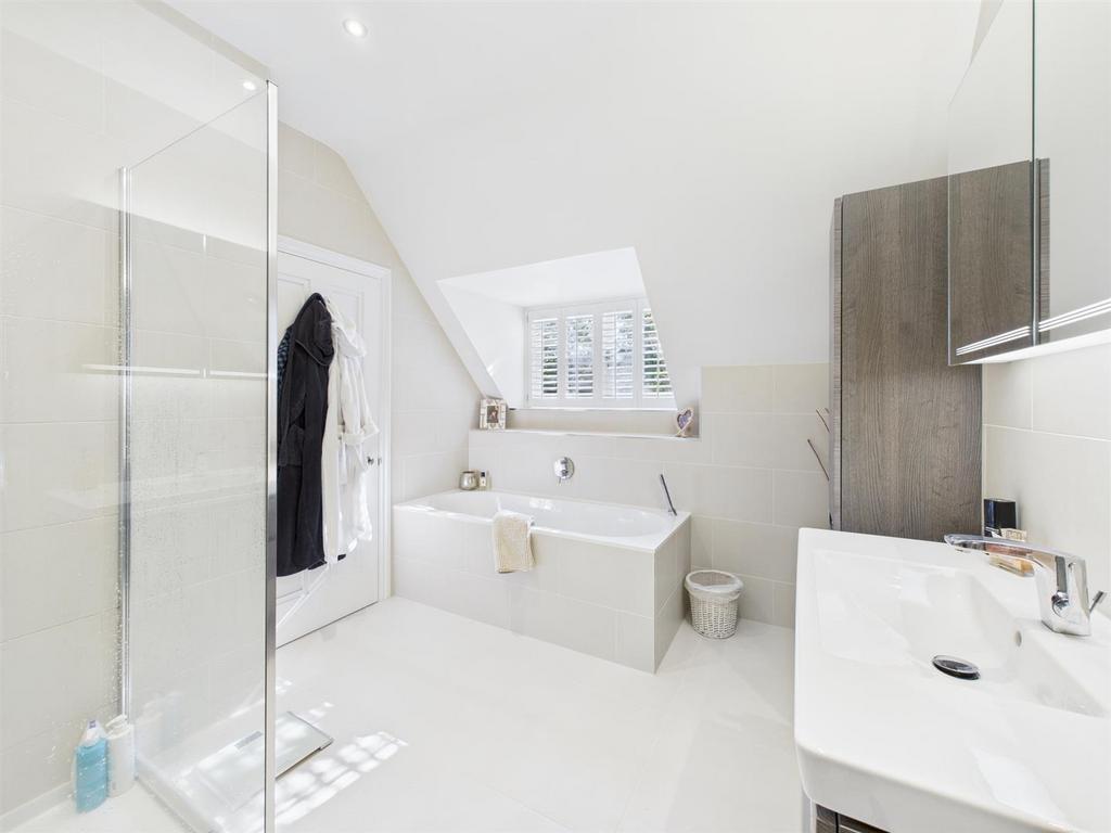 CAM04392 G0-PR0146-STILL033.jpg