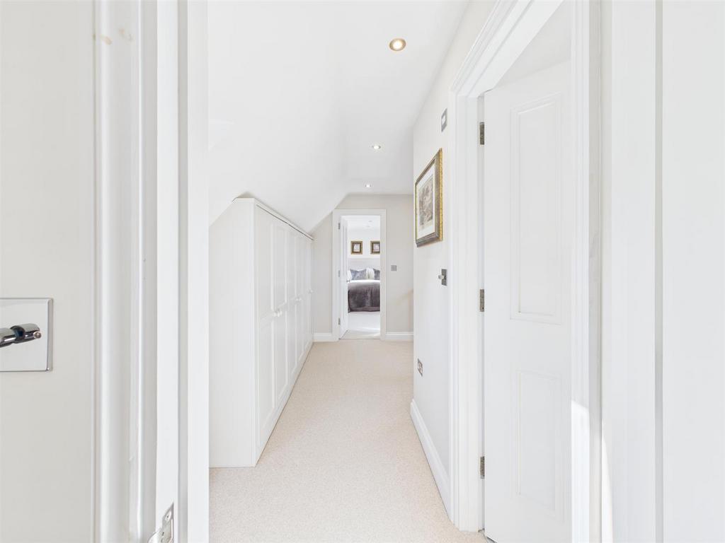 CAM04392 G0-PR0146-STILL040.jpg